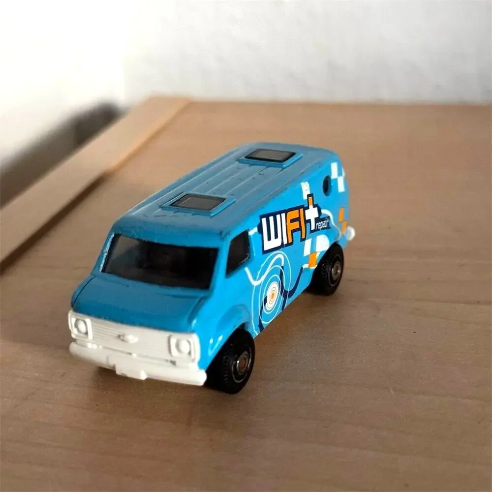 Matchbox Y2K 2006 Chevy Van WiFi Repair Diecast Model 1:74 Blue